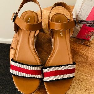 Beautiful women 2.5 inch wedge sandal brand new